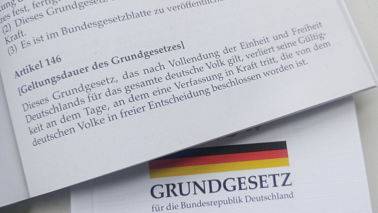 Alle Staatsgewalt geht vom Volke aus. Warum wurde das Volk dann bis heute nicht gefragt?